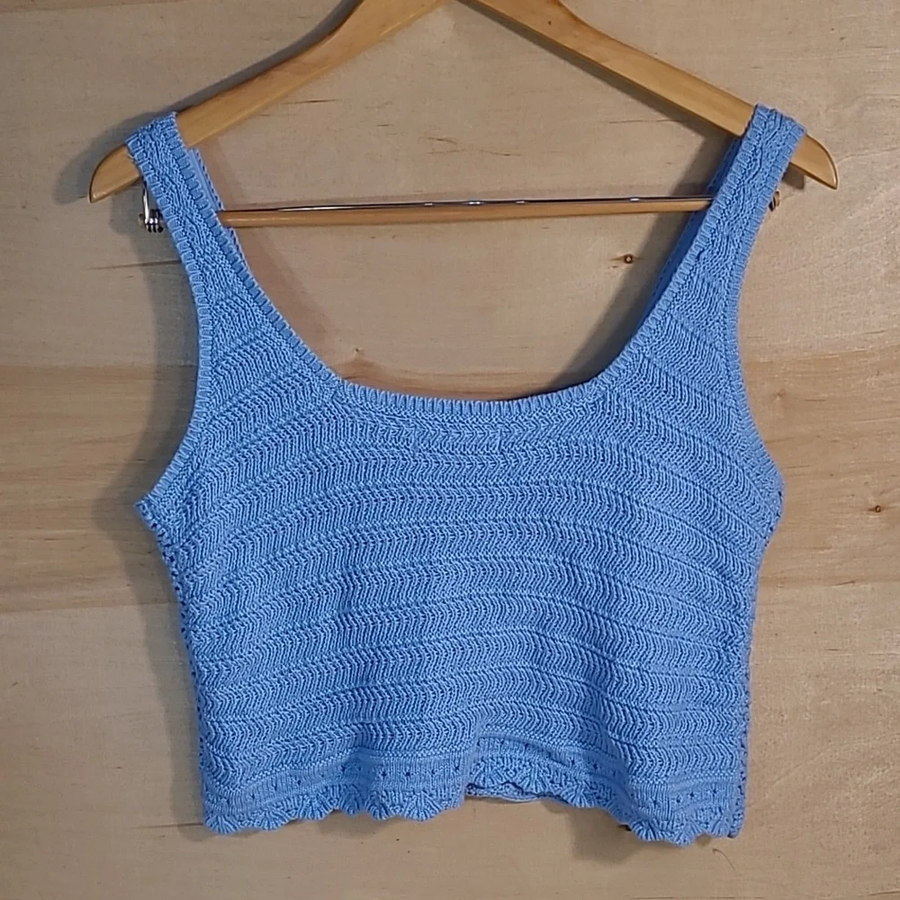Hollister Blue Crochet Tank Top With A Daisy Floral Pattern - Picture 3 of 6